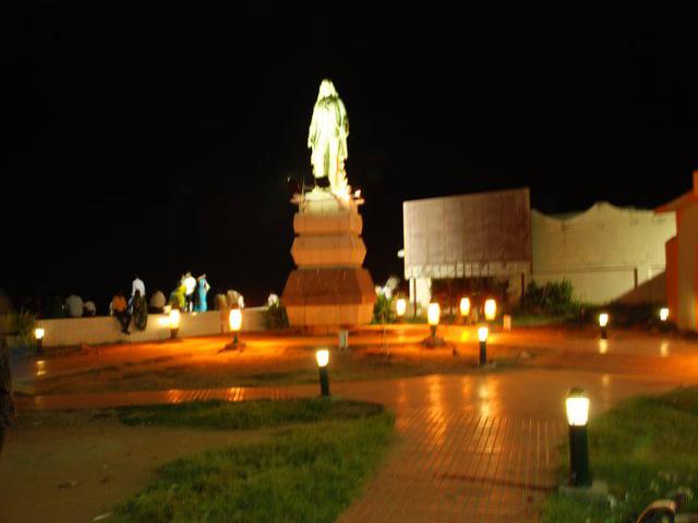 Dupleix Statue